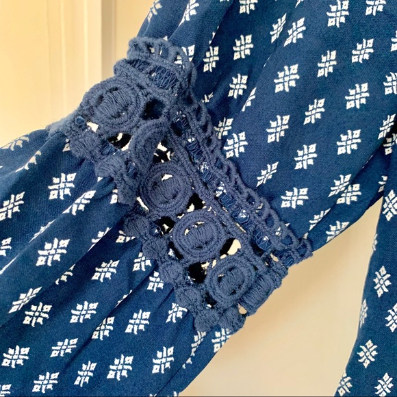 Navy Floral Pattern Work Blouse Top Size M NWT - Picture 3 of 6